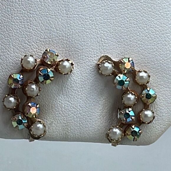 Vintage climber clip style earrings with AB stones and faux pearls. - Picture 3 of 8